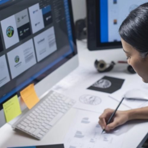 Corretor de imóveis, designer gráfico e consultoria lideram buscas por ideias de negócios em 2025