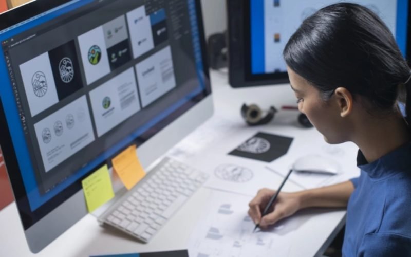 Corretor de imóveis, designer gráfico e consultoria lideram buscas por ideias de negócios em 2025