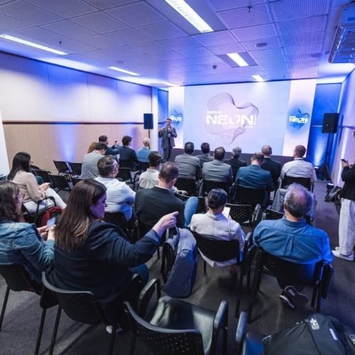 Sebrae lança programa gratuito de capacitação em Inteligência Artificial durante o NEON 2026