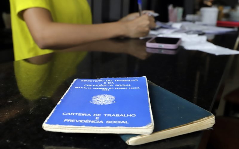 Desemprego cai à menor taxa em 13 anos. Pequenos negócios são responsáveis por maioria das contratações