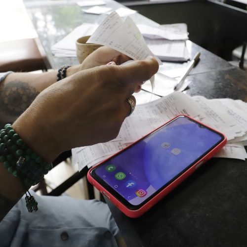 61% dos empreendedores brasileiros fazem pagamentos da empresa com a conta pessoal