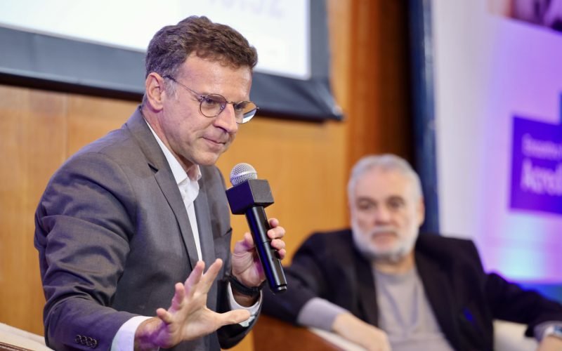 Concessão de crédito é uma possibilidade de libertação das pessoas, comenta Eduardo Moreira