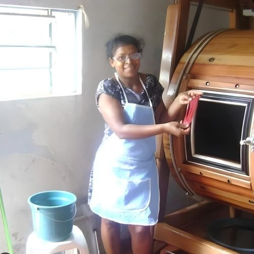 A artesã que fez do couro de tilápia sua fonte de renda e se tornou referência no Brasil