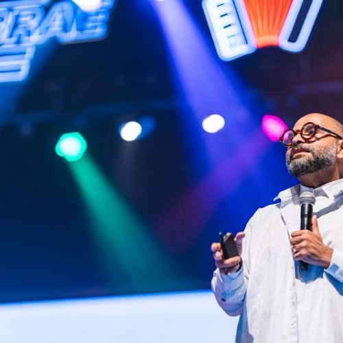 Pix do amor e a falência do marketing tradicional sacodem o NEON em palestra de Michel Alcoforado