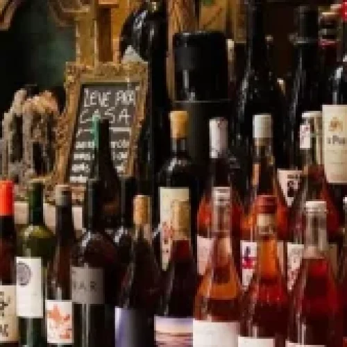 Vinhos de baixa intervenção: a volta dos produtores contemporâneos às origens da bebida