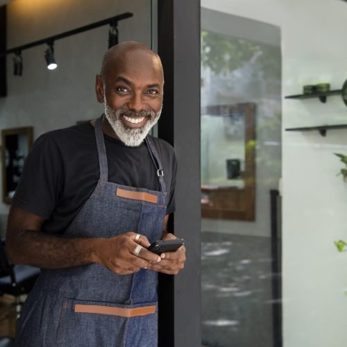 Escolaridade maior, avanço dos 60+ e alta no rendimento médio: veja perfil do empreendedor negro no Brasil