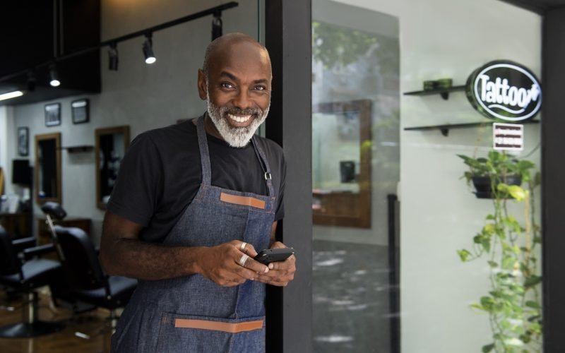 Escolaridade maior, avanço dos 60+ e alta no rendimento médio: veja perfil do empreendedor negro no Brasil