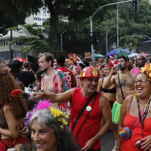 Entre plumas e paetês: Carnaval movimenta pequenos negócios criativos e fortalece economia local