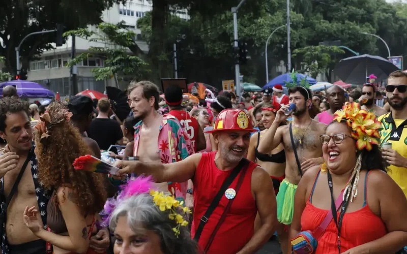 Entre plumas e paetês: Carnaval movimenta pequenos negócios criativos e fortalece economia local