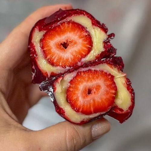 Doce do momento, moranguinho do amor faz sucesso nas redes. Veja como aproveitar a trend e turbinar as suas vendas