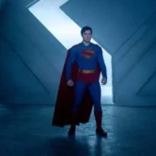Para o alto e avante: Superman volta à essência e à fórmula de sucesso (ingênuo e otimista)
