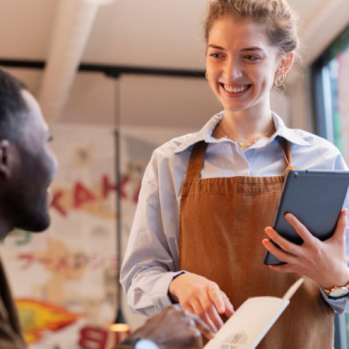 Novas versões de cursos de atendimento e comunicação estreiam na plataforma Sebrae